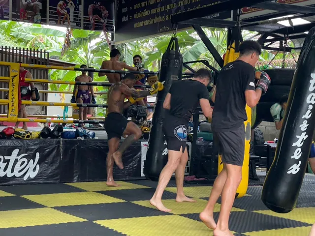 Training session at Sor.Dechapant Muay Thai School